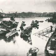1945. L'arsenale militare della Spezia danneggiato dai bombardamenti