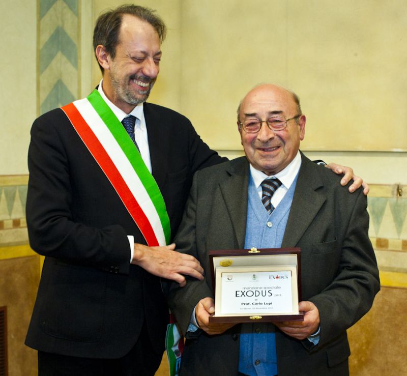 Consegna menzione speciale Exodus 2011 a Carlo Lupi