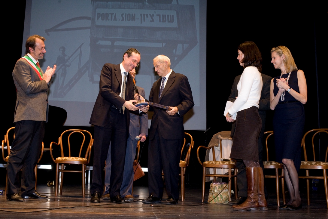 Premio al comandante della nave Exodus <br /><br />  &copy; Enrico Amici